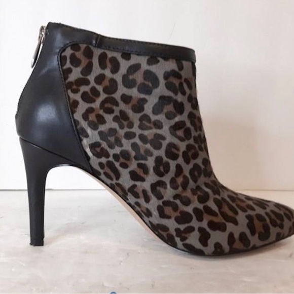 LIKE NEW 👠 Adrianne Vittadini  Nyla Ankles Booties - Picture 4 of 9